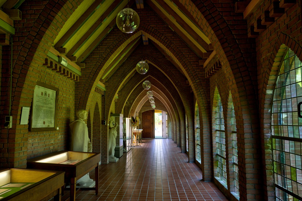 hdr Martelaren van Gorcum den briel brielle kerkfotografie religie religion kerk watergeuzen 1572 Martelveld Ciborium kathedraal rooms katholiek bedevaartkerk heiligdom